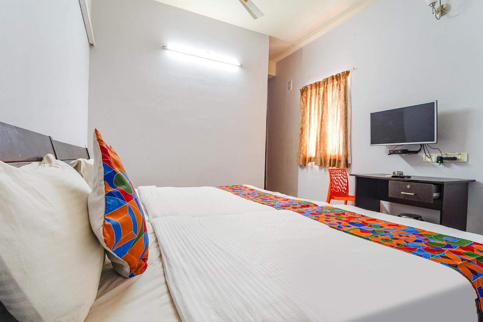 Fabexpress Its South East Residency Hotel Siruseri Exterior photo